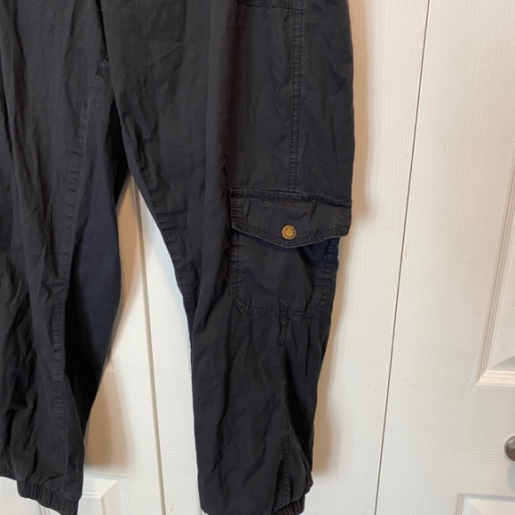 Guess cropped size M joggers - Picture 3 of 8